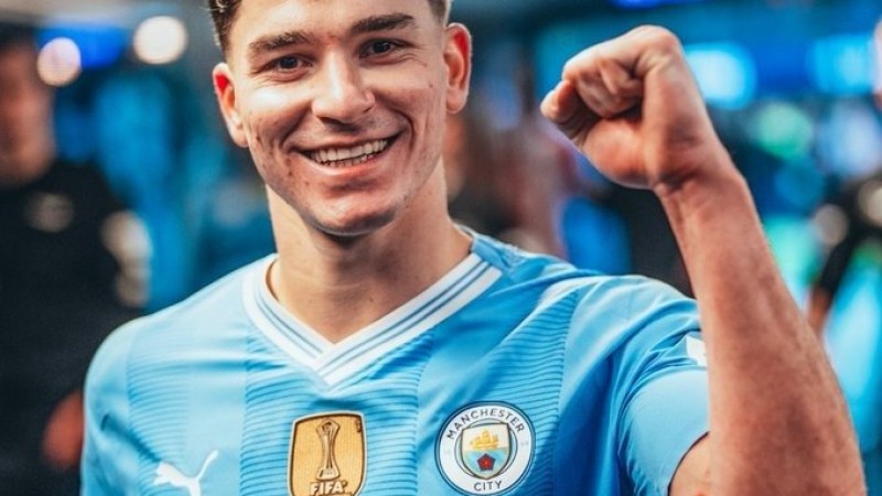 Manchester City goleó para quedar como líder y Julián Álvarez se anotó con un tanto